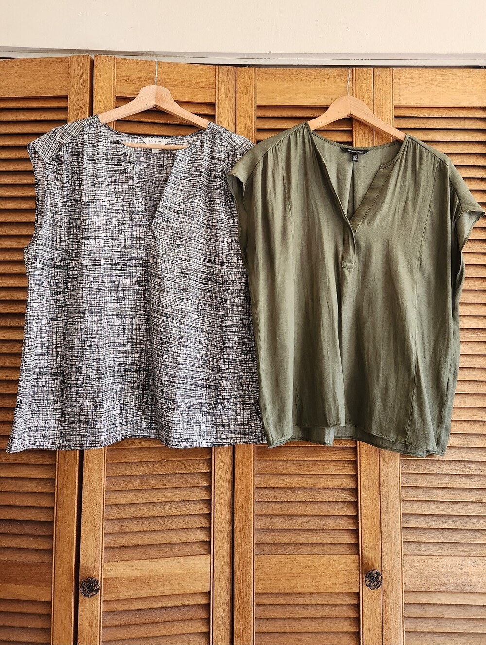 2x Banana Republic Tops Size Large